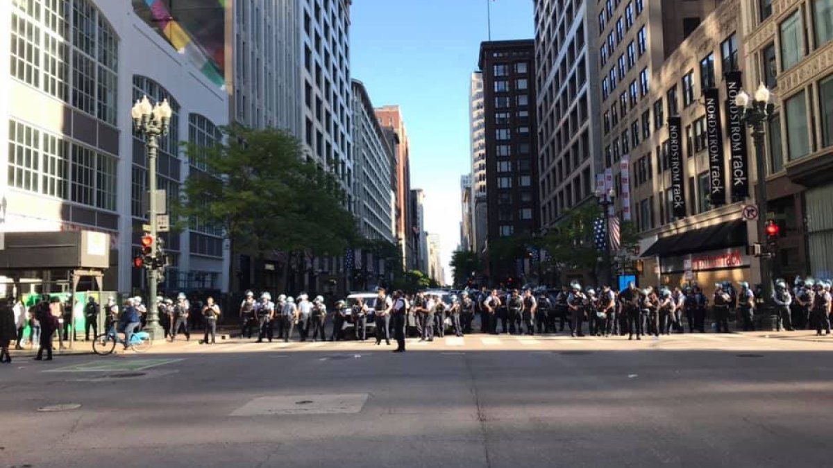 Dozens of CPD Officers Injured, 1 With ‘Broken Bones’ During Chicago ...