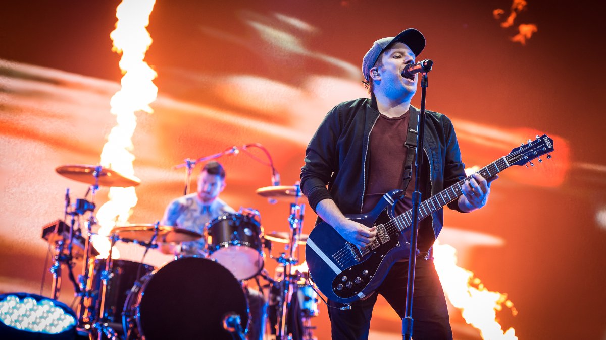 Fall Out Boy Takes it Home to Wrigley Field for Mania Tour – Niles West News