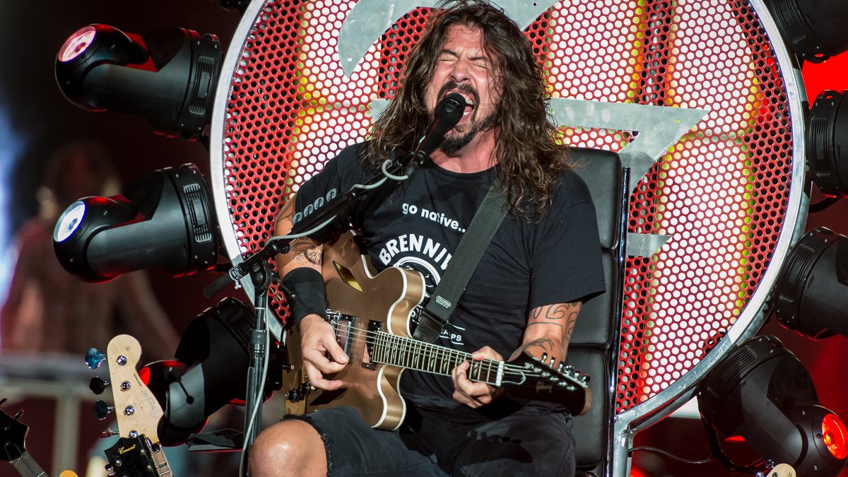 Dave Grohl popped into a popular Chicago pub ahead of Foo Fighters show at Soldier Field