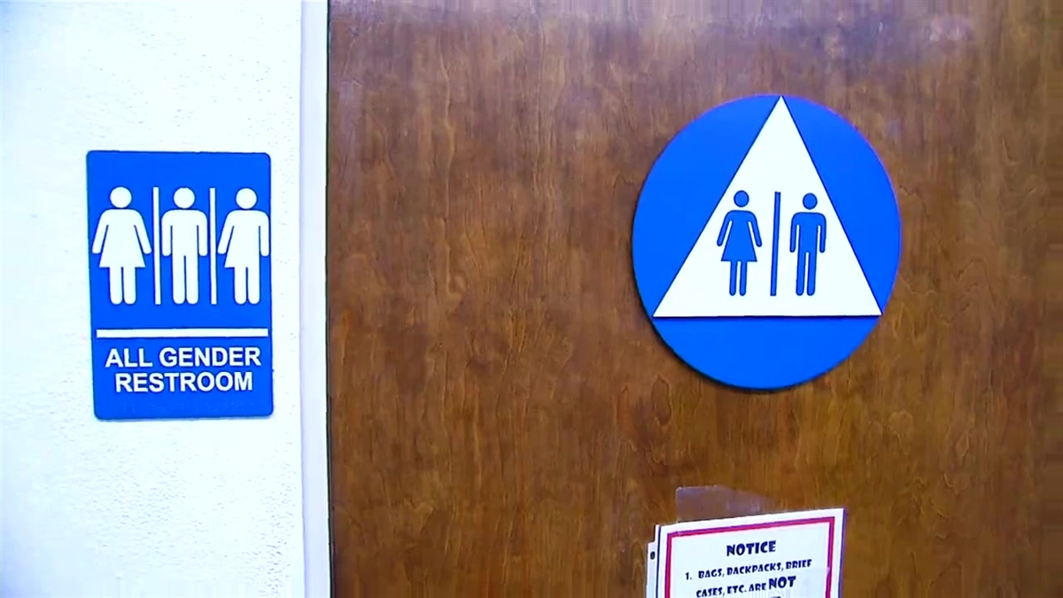 活动家回应伊利诺伊州法案允许多隔间性别中立浴室 – NBC 芝加哥