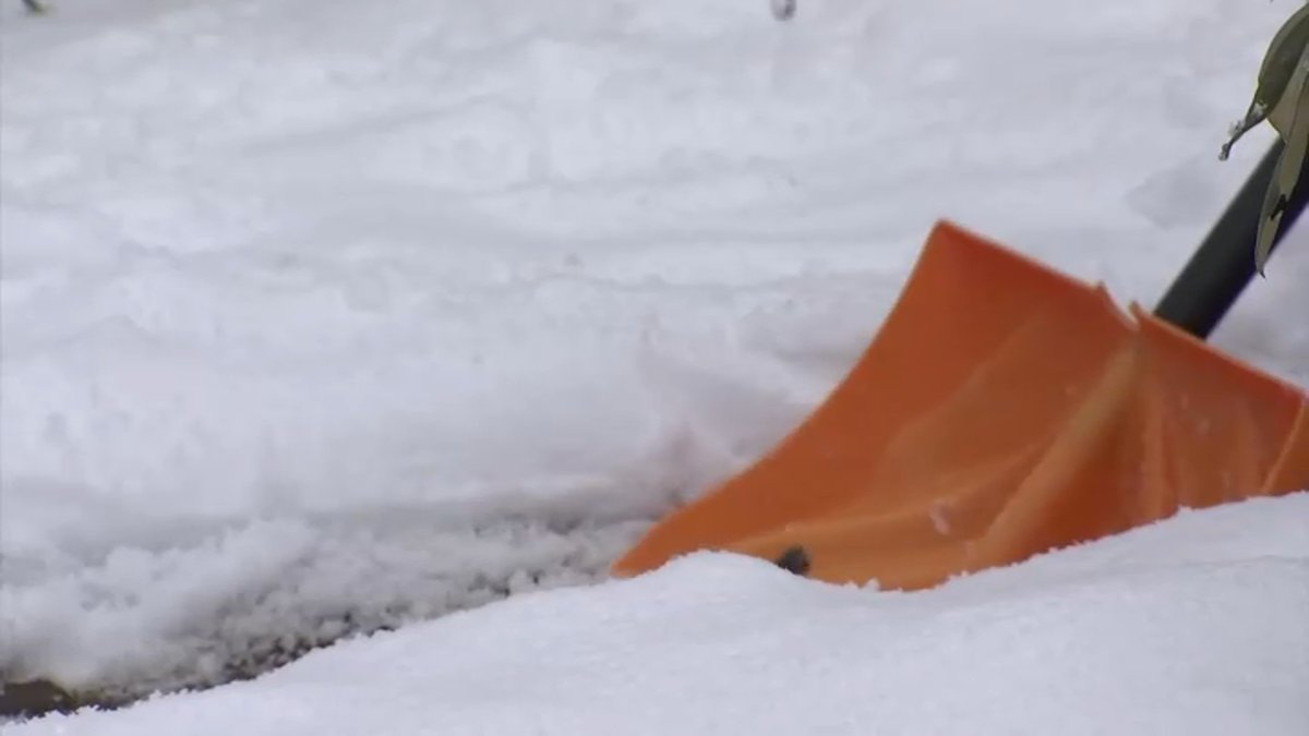 Chicago to explore pilot program for clearing sidewalks of snow, ice