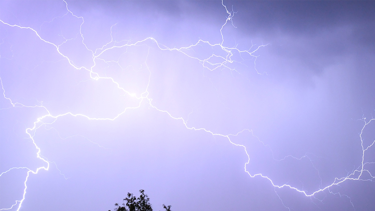 Severe Thunderstorm Warnings Issued As Gusty Winds, Heavy Rain Threaten ...