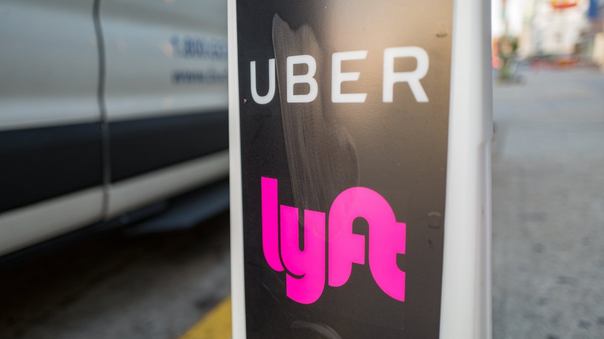 Conductores de Uber y Lyft hacen huelga en el Aeropuerto Internacional O’Hare de Chicago – NBC Chicago