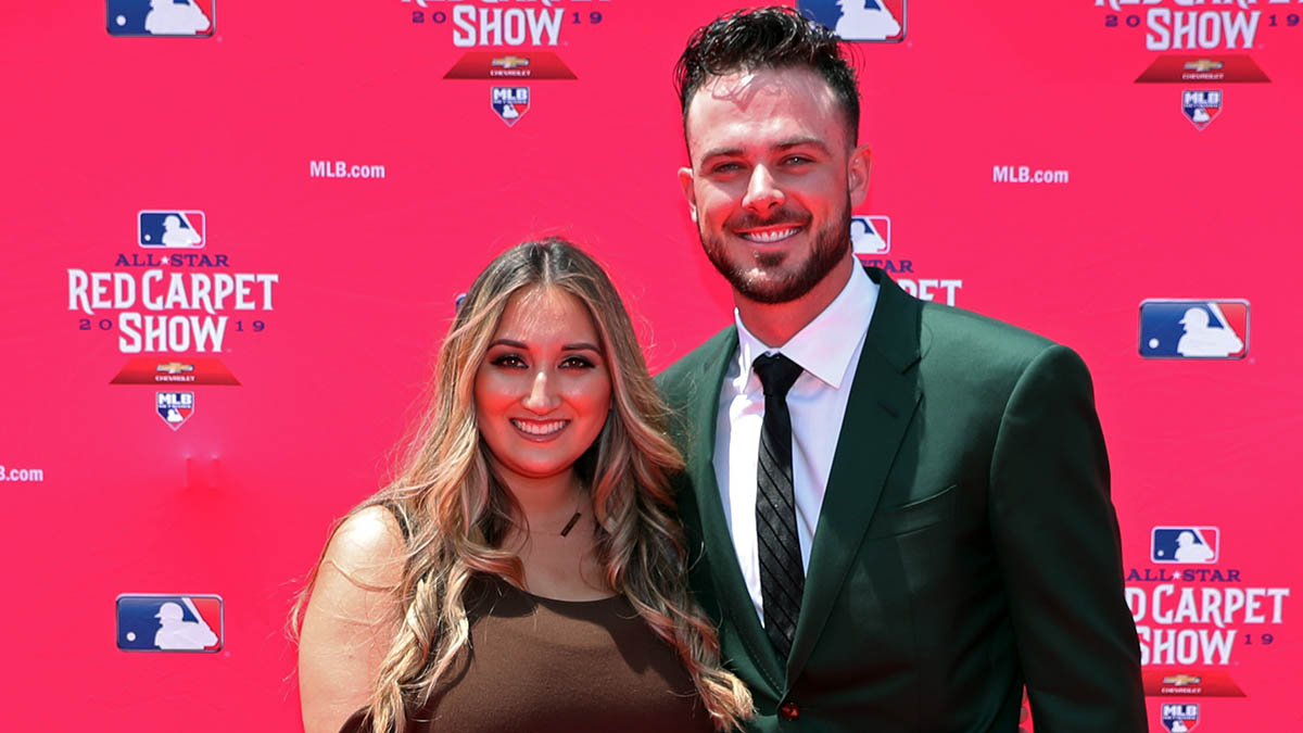 VIDEO: Kris Bryant and Wife Jessica Announce They're Having a Baby
