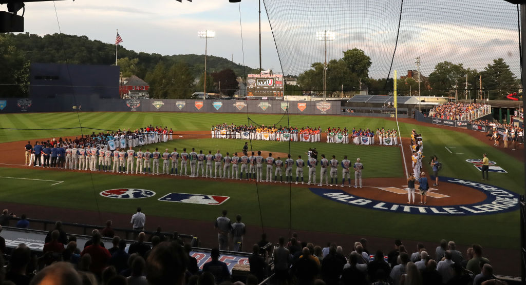 Cubs beat Pirates at Little League Classic