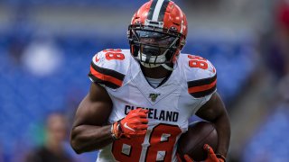 Demetrius Harris warms up prior to a game against the Ravens