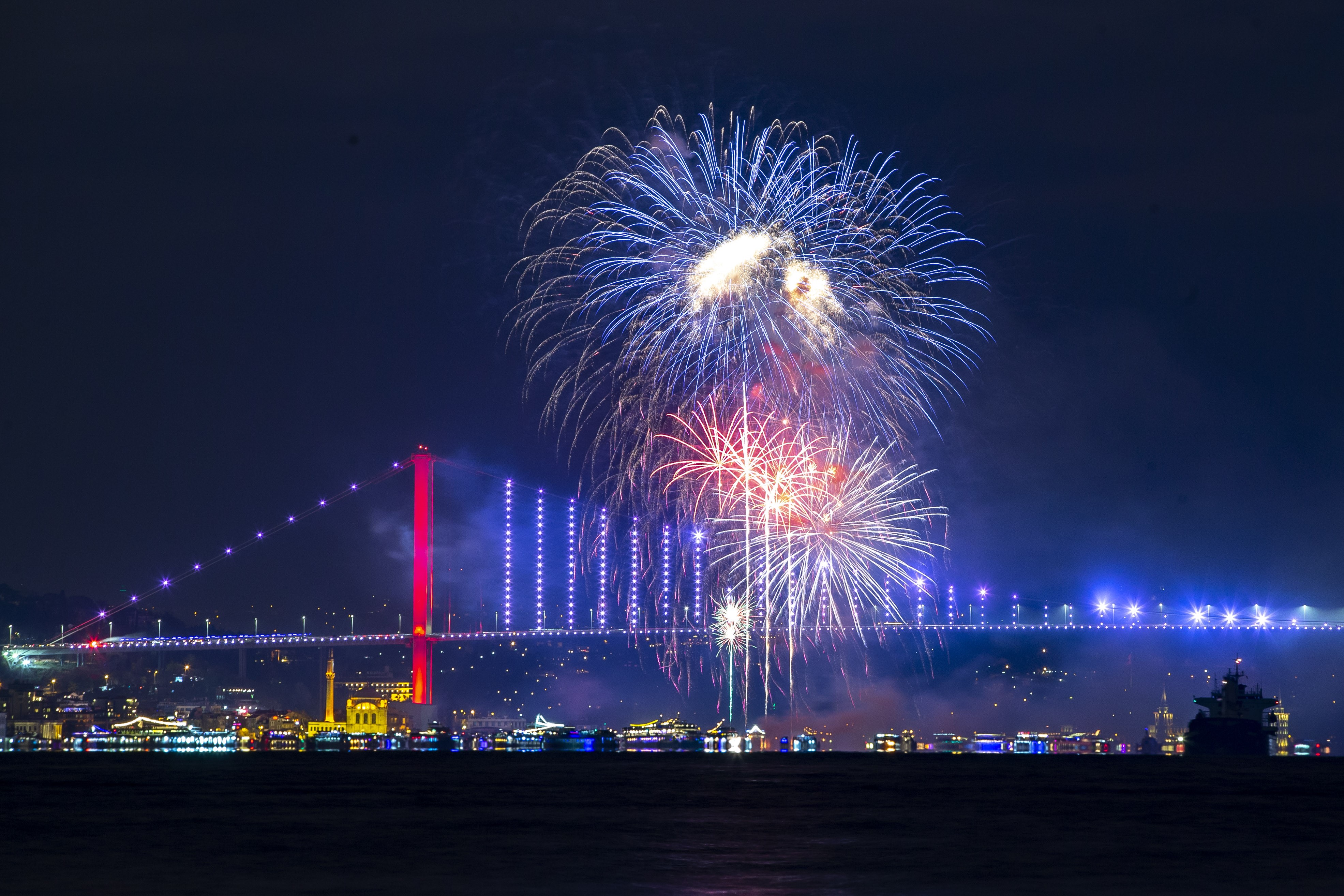 Burj khalifa capodanno emaar rekord ushers weiteren beginnt viaggi handelszeitung feuerwerk luoghi guinness arabianbusiness zentrum tourism Pictures From 2020 New Year’s Eve Celebrations Across the World – NBC Chicago