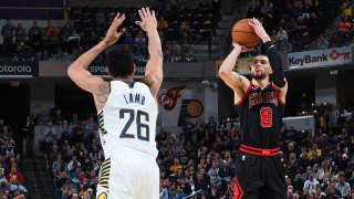 INDIANAPOLIS, IN – JANUARY 29: Zach LaVine #8 of the Chicago Bulls shoots the ball against the Indiana Pacers on January 29, 2020 at Bankers Life Fieldhouse in Indianapolis, Indiana. NOTE TO USER: User expressly acknowledges and agrees that, by downloading and or using this Photograph, user is consenting to the terms and conditions of the Getty Images License Agreement. Mandatory Copyright Notice: Copyright 2020 NBAE (Photo by Ron Hoskins/NBAE via Getty Images)