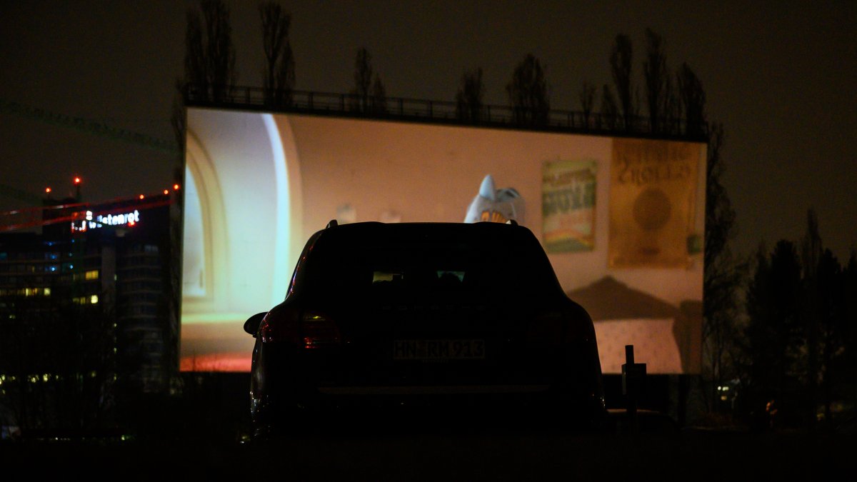 Suburban drive-in theater to now operate into December