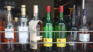CHICAGO, ILLINOIS – MARCH 19: Liquor sits in the window of a shuttered bar in the Chicago Loop on March 19, 2020 in Chicago, Illinois. Illinois Governor J.B. Prtizker recently ordered the closing of all bars and dine-in restaurants in the state in an attempt to curtail the spread of the coronavirus (COVID-19). Some restaurants remain open serving carry-out and delivery customers. (Photo by Scott Olson/Getty Images)