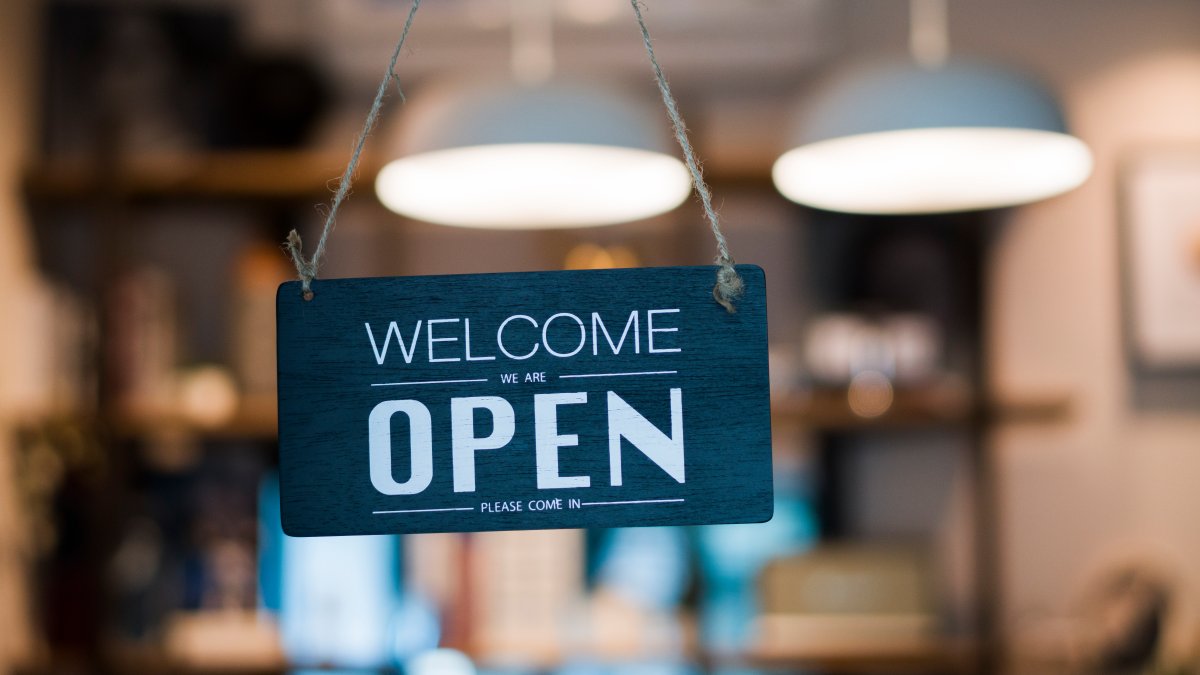 Christmas Hours: Here's Which Stores Will Be Open Saturday in Chicago Area - Vimarsana News