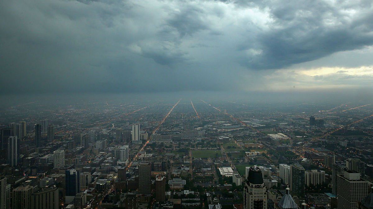 Cluster of strong storms, damaging winds possible Sunday in Chicago area; brief tornadoes possible
