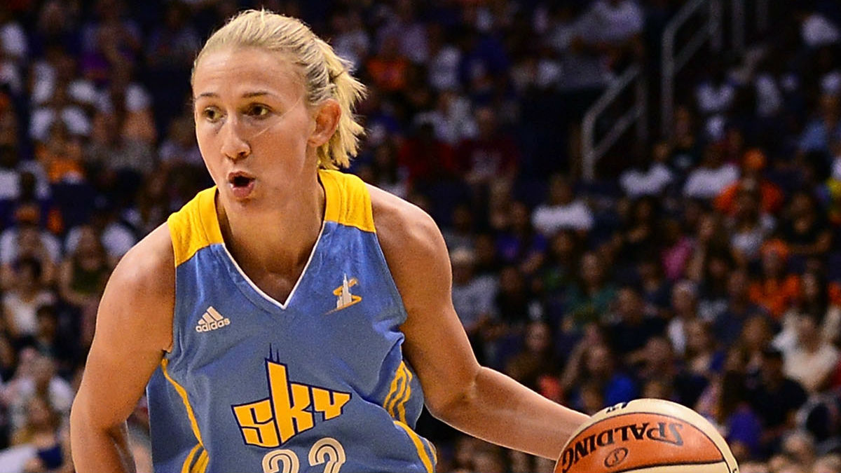 Courtney Vandersloot Makes History for Chicago Sky NBC Chicago