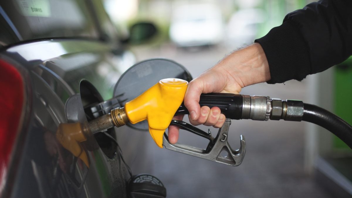 Illinois gas tax increase, new minimum wage and more: New Illinois laws in effect July 1
