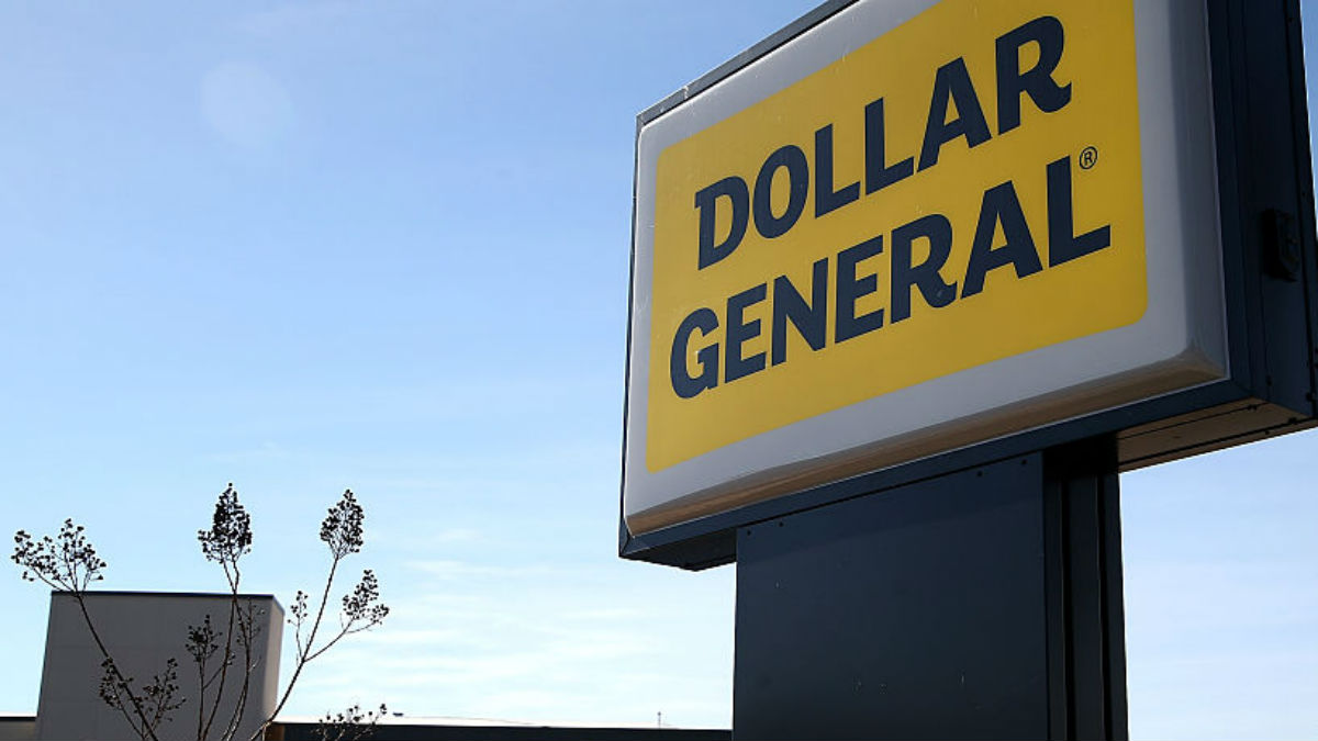 Dollar General Cashier Surprises Shoppers With Amazing Singing Voice