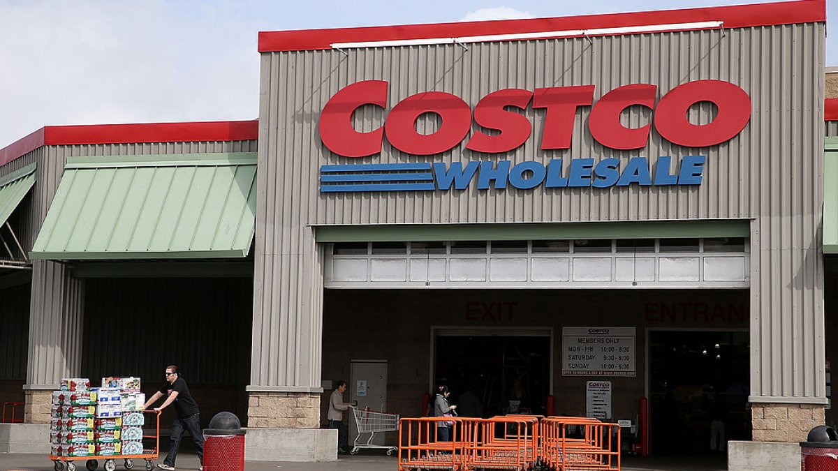 Costco recalls popular 2 popular salad items, warning customers of possible plastic pieces inside Costco recalls popular 2 popular salad items, warning customers of possible plastic pieces inside