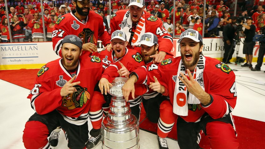 Hawks Pose with Stanley Cup