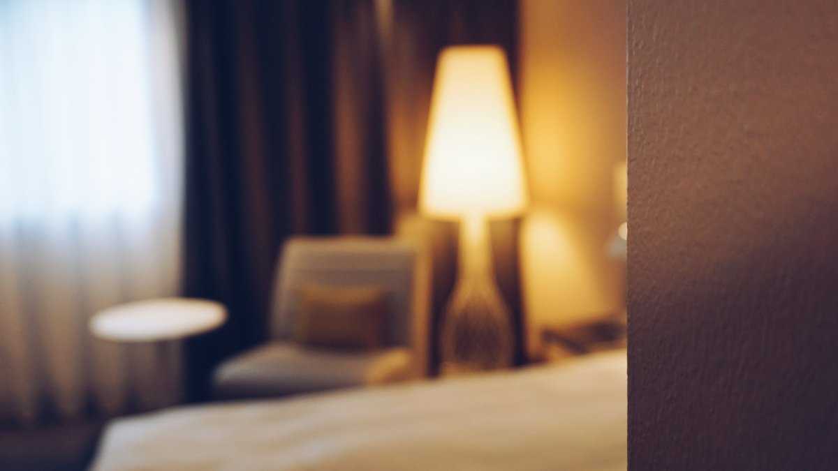 Midwest Hilton hotel apologizes for email canceling immigration agents rooms