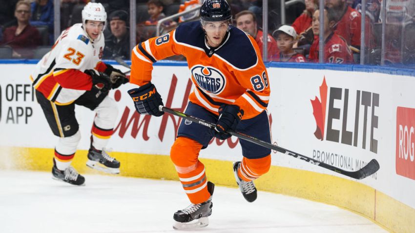 775041276cm_canucks_flames049.jpg