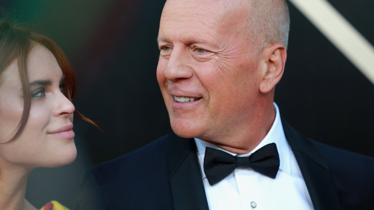 Watch Bruce Willis Help Shave Daughter Tallulah’s Head in ...