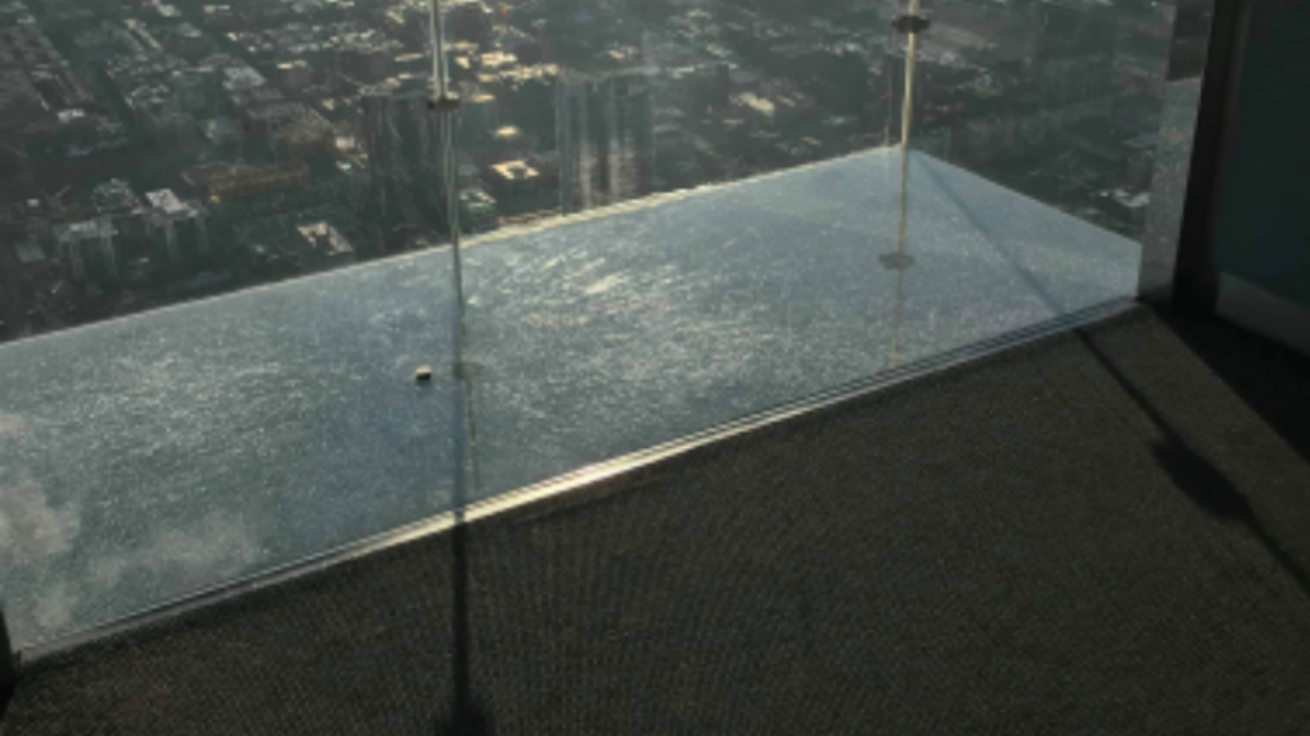 Coating On Skydeck Ledge Appears Cracked In New Video Nbc Chicago