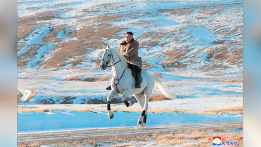 KJU VISITS MOUNTAIN ON HORSE