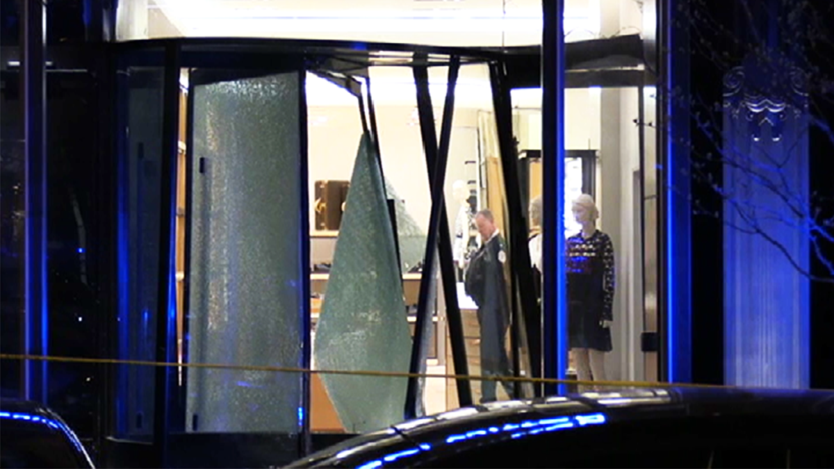 Louis Vuitton Store on Magnificent Mile Robbed in Smash-and-Grab – NBC Chicago