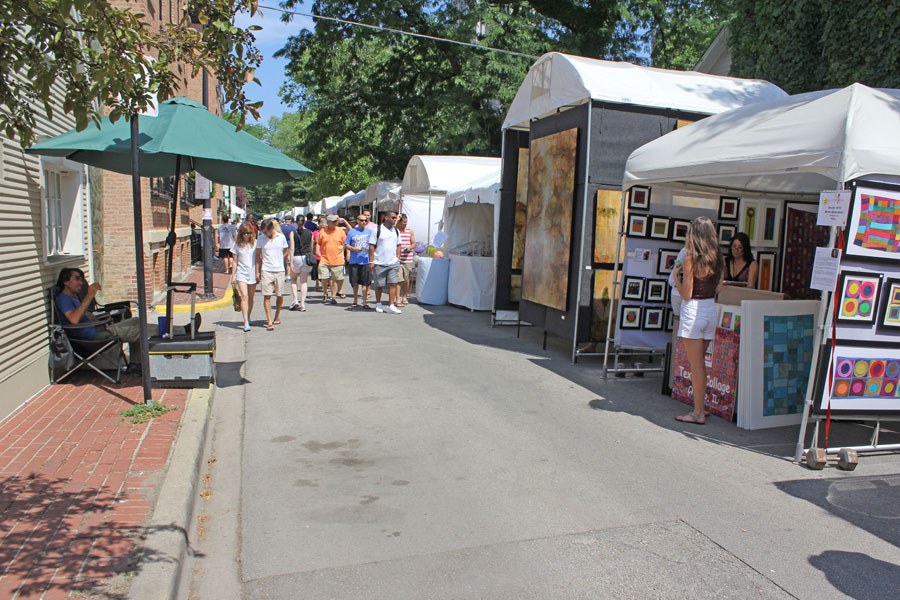 Old Town Art Fair Returns to Chicago This Weekend After Last Summer’s