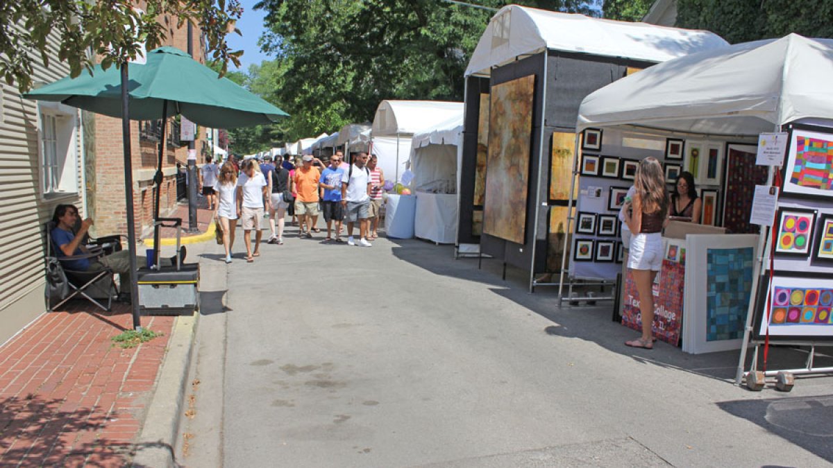 Old Town Art Fair Returns to Chicago This Weekend After Last Summer’s