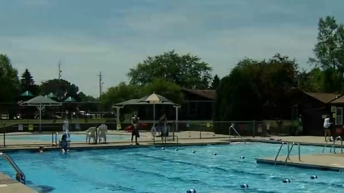 Suburban Chicago Swimming Pool Opens With Strict Policies