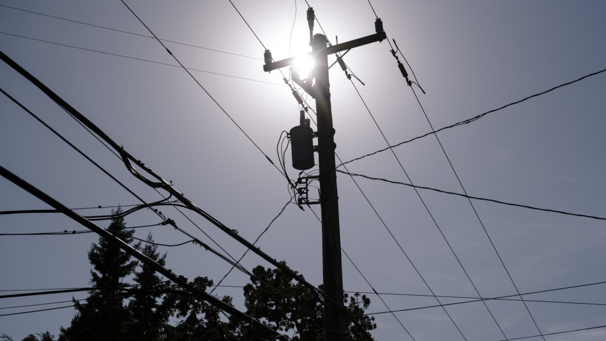 Over 16K without power in western suburbs after communication tower hits power line