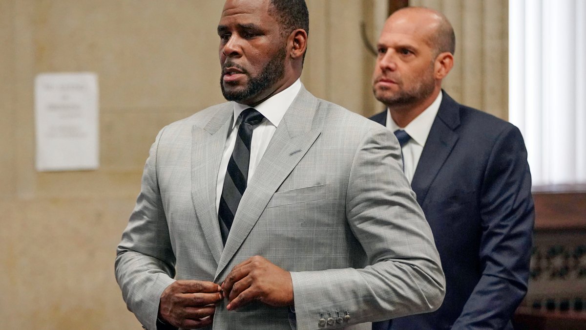 Sez Hd Gym Blackmail - R. Kelly Convicted of Child Porn, Enticing Girls for Sex â€“ NBC Chicago