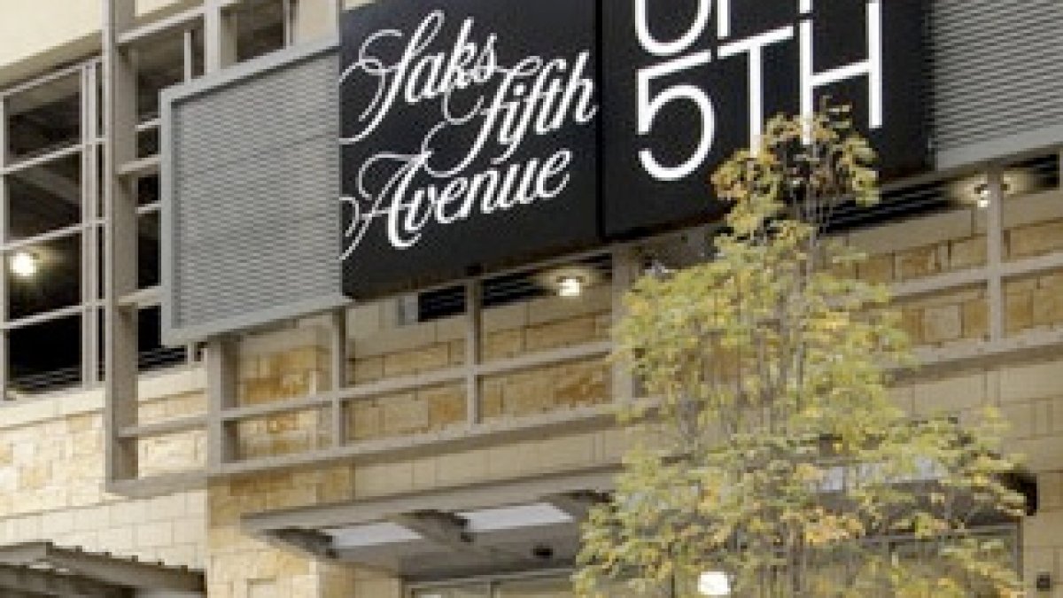 Saks Off Fifth closing stores in 2026, including busy Chicago location