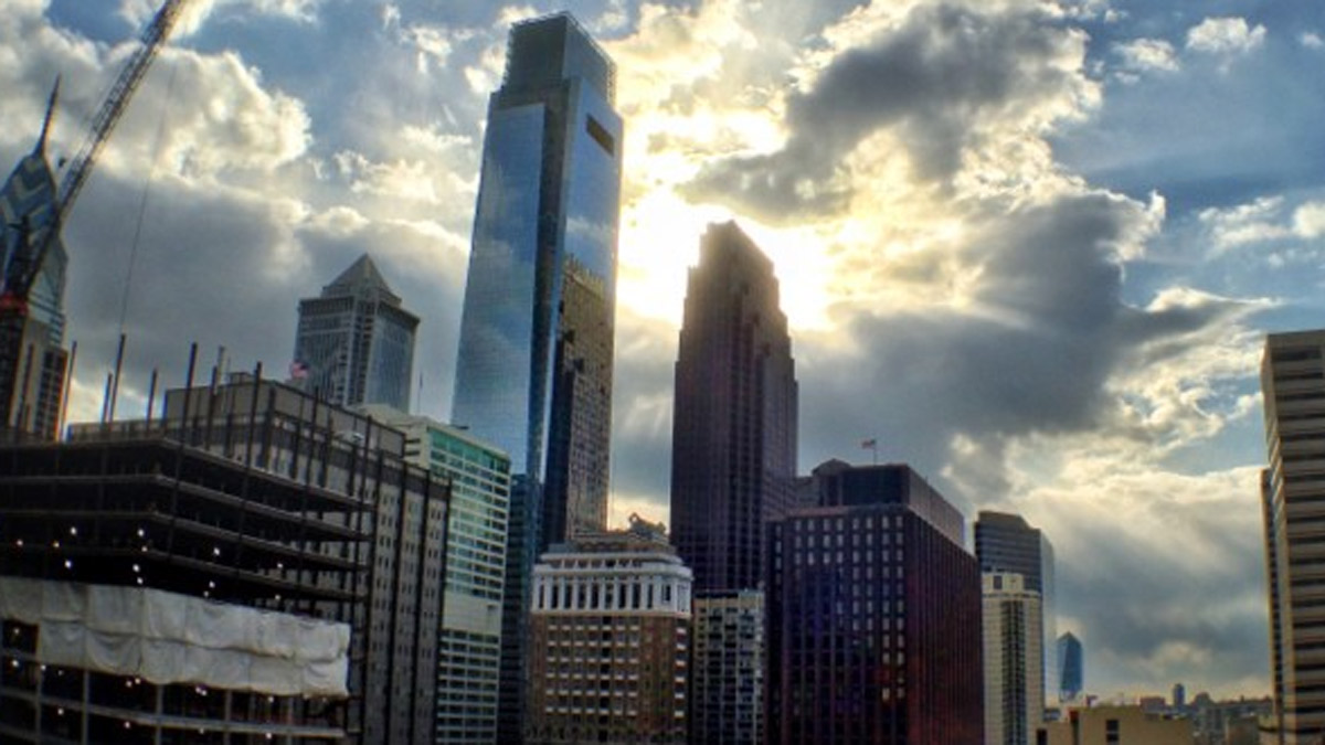 Chicago Forecast: Warm, Partly Cloudy Conditions Set for Saturday as Cold Front Nears