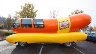 TLMD-oscar-mayer-Wienermobile-shutterstock_343204175