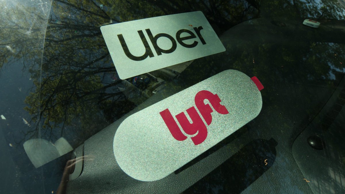 Rideshare surcharge takes effect in parts of Chicago. Here's where and what it costs