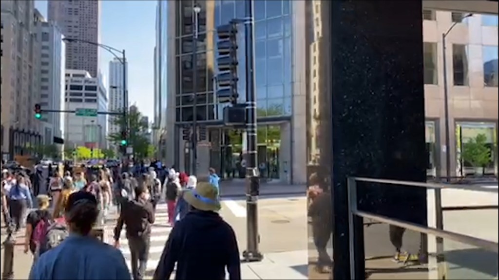 Https Www Nbcchicago Com News Local Looting Fires Broken Windows Reported As Chicago Curfew Begins 2280891 2020 05 31t05 03 12 00 00 Https Media Nbcchicago Com 2019 09 Chicago Looting 4 Png Fit 1024 2c576 Https Www Nbcchicago Com