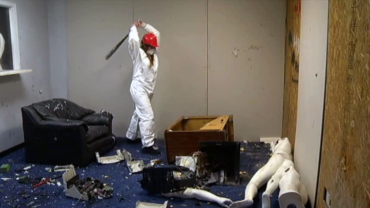 Anger Room Offers Stress Relief for Chicagoans – NBC Chicago