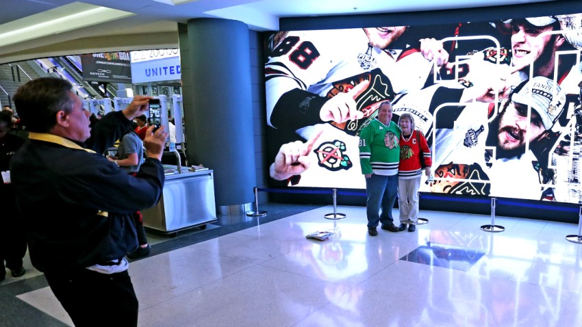 blackhawks fans GettyImages-522497570