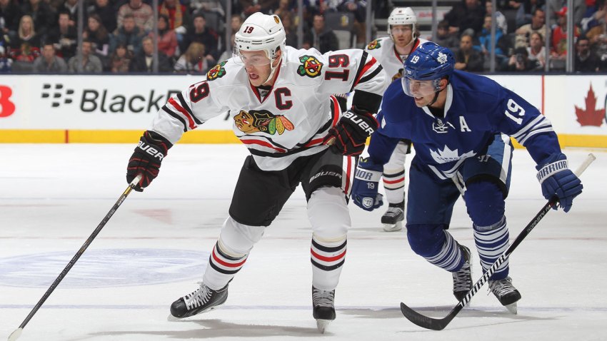 blackhawks-maple-leafs-1