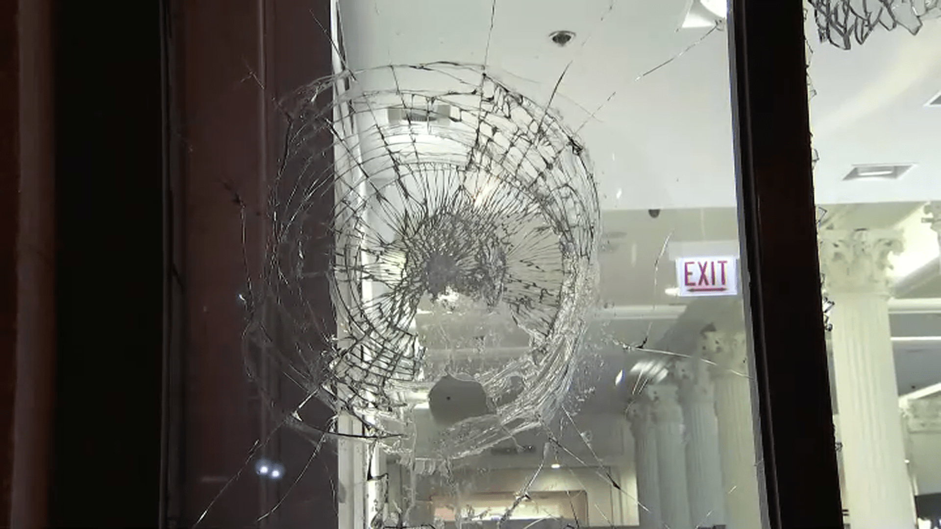 See What Chicago Michigan Avenue Looks Like After Night Of Destruction Following Protests Nbc Chicago