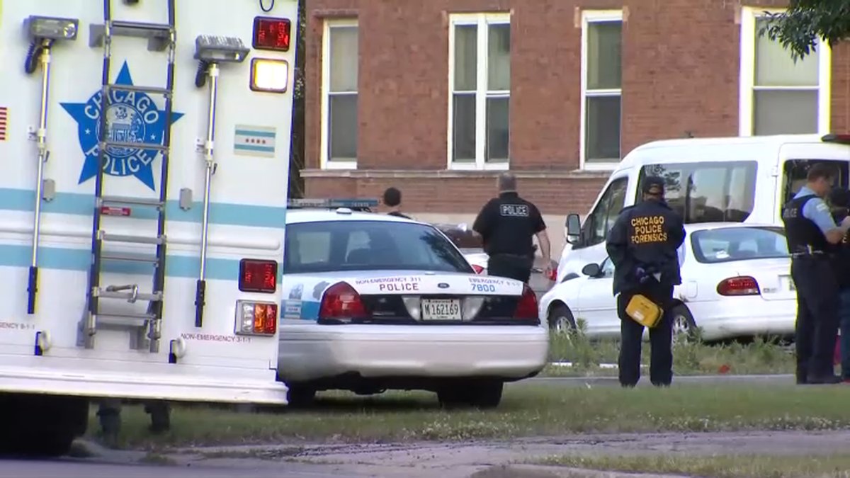 Suspect Arrested After Police Officer Shot in Knee on Chicago’s South ...