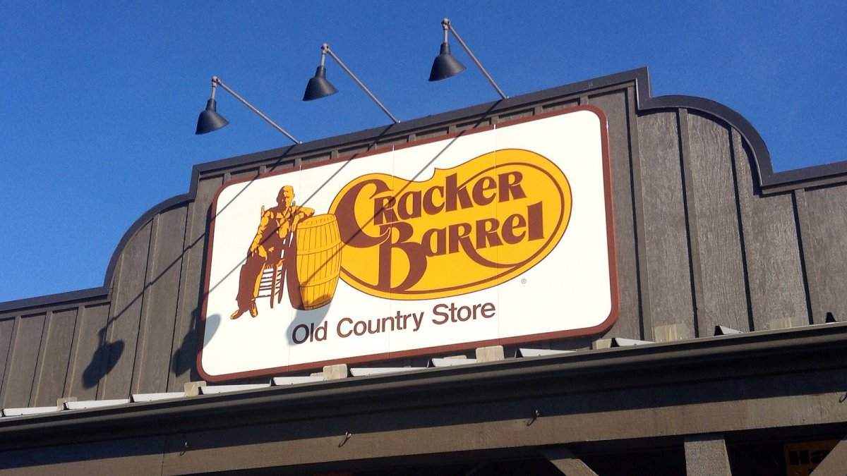 Iconic American restaurant Cracker Barrel giving away $250,000 in free food, gas this ...