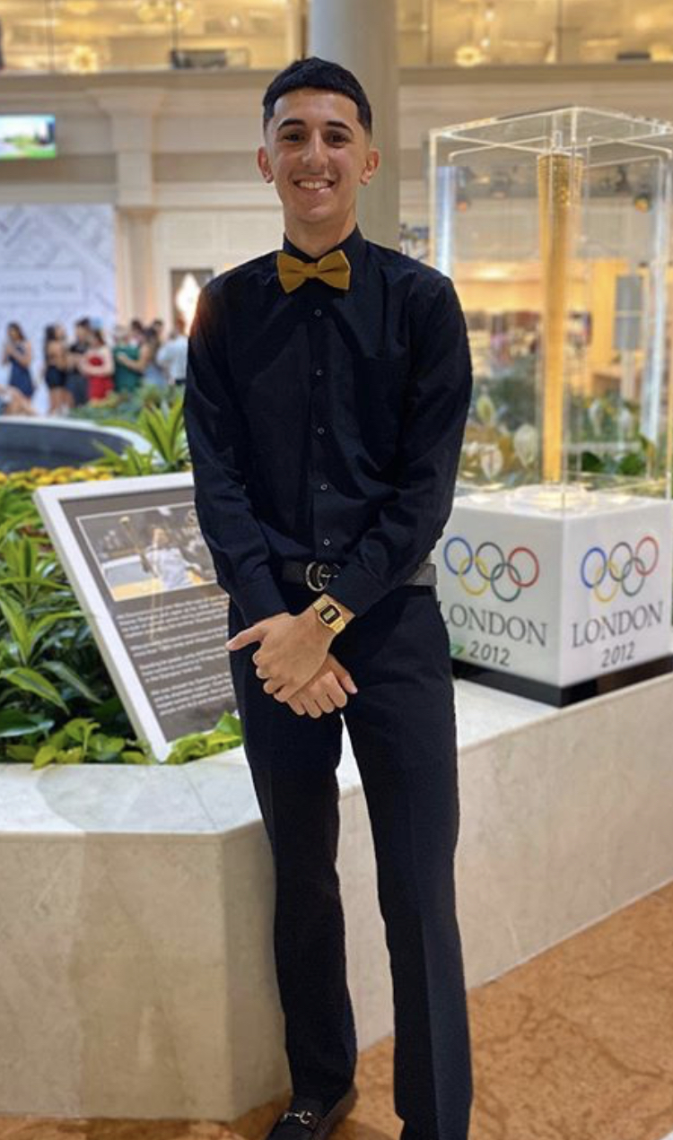 Calvin Yousif<br />
Maine East High school Park Ridge