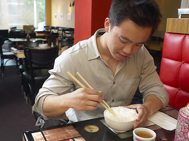 eating_sushi1