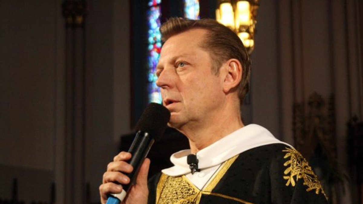 St. Sabina reverend delivers message at Sunday Mass following Saturday shooting