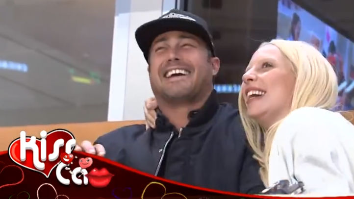 gaga kinney kiss cam