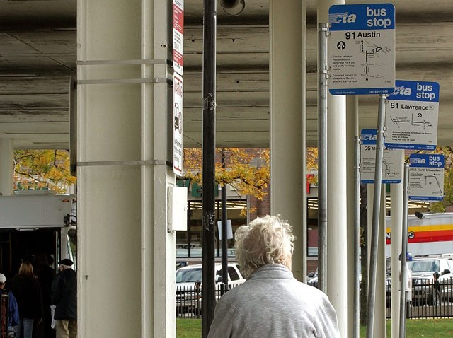 generic-cta-generic-bus-rider-waiting