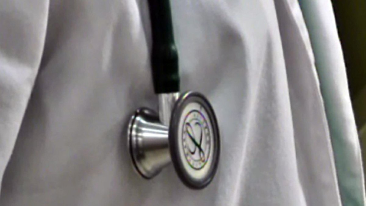 Chicago doctor accused of practicing medicine without license in Indiana