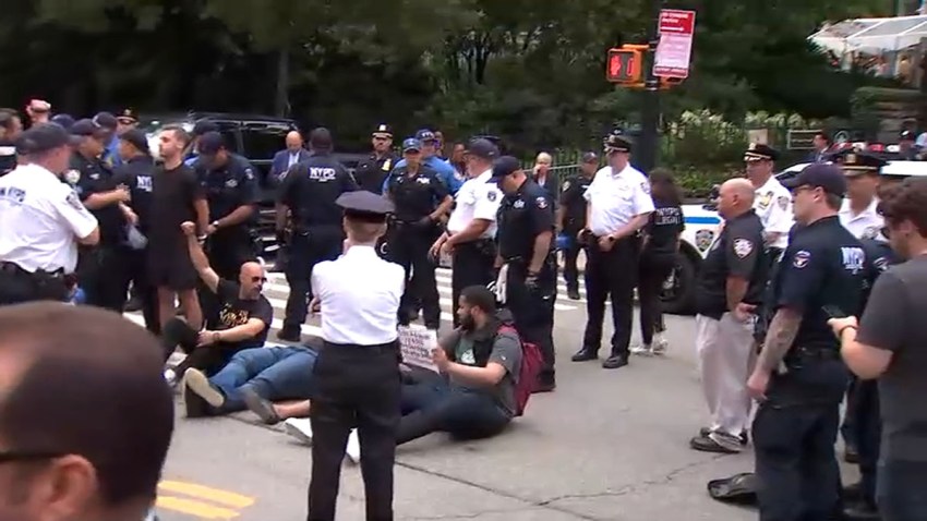 gracie mansion protest resized
